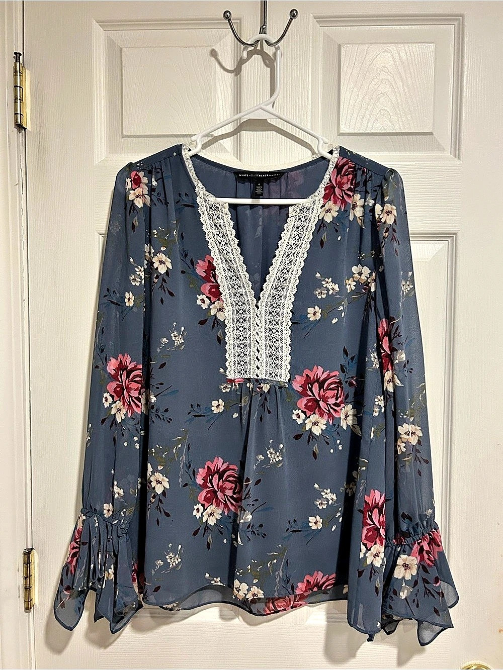 White House Black Market Floral Lace Trim Blouse Blue & Pink Size 6